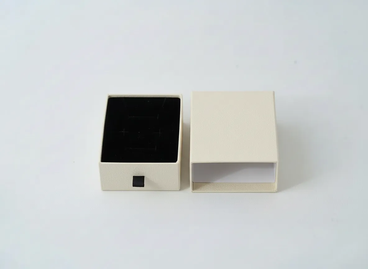 Caja para Joyería Cuadrada 9×9×3,5 cm · Empaques por unidad