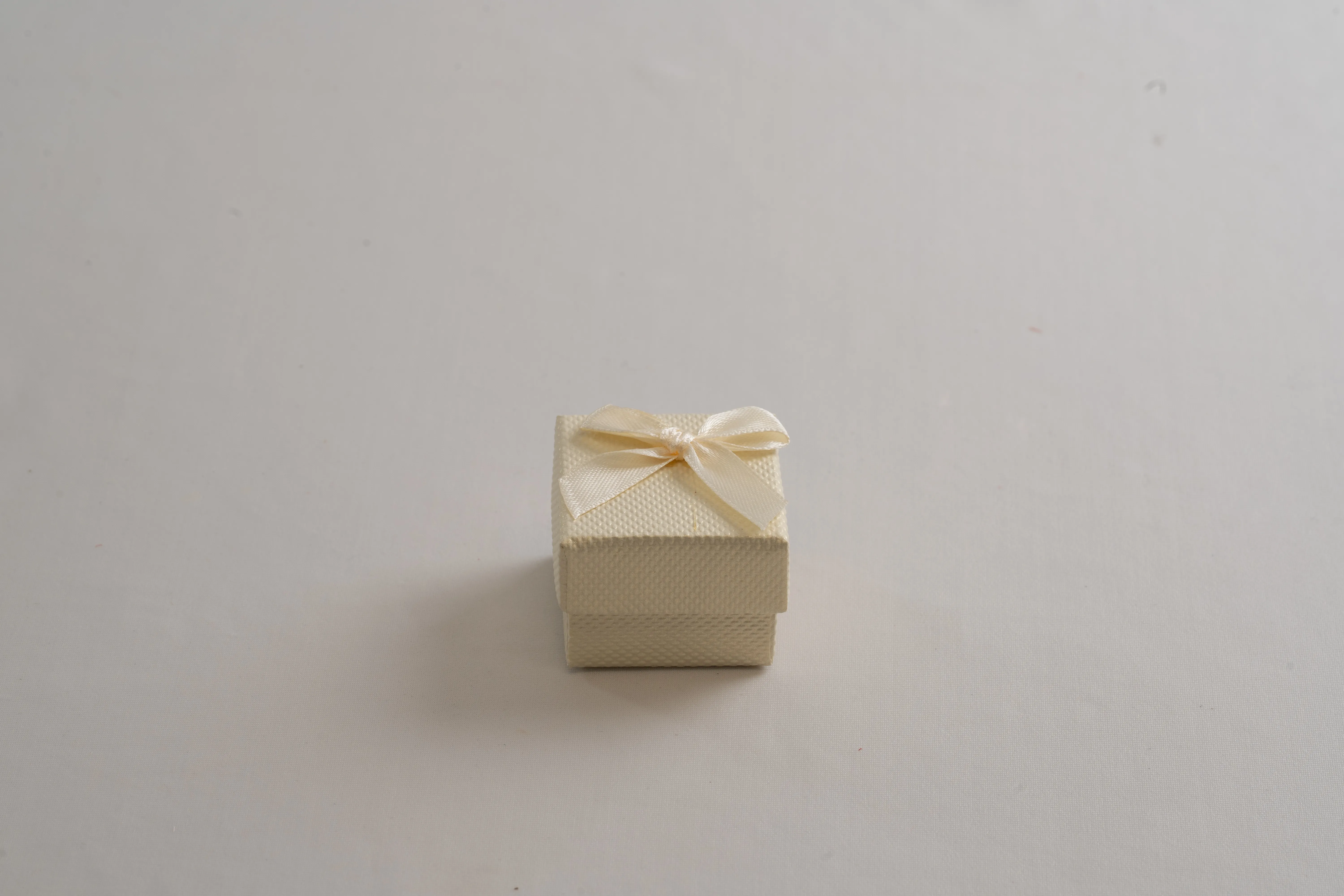 Caja de joyería 4 × 4 cm Azul Oscuro · Empaques por unidad · Beads Market Co